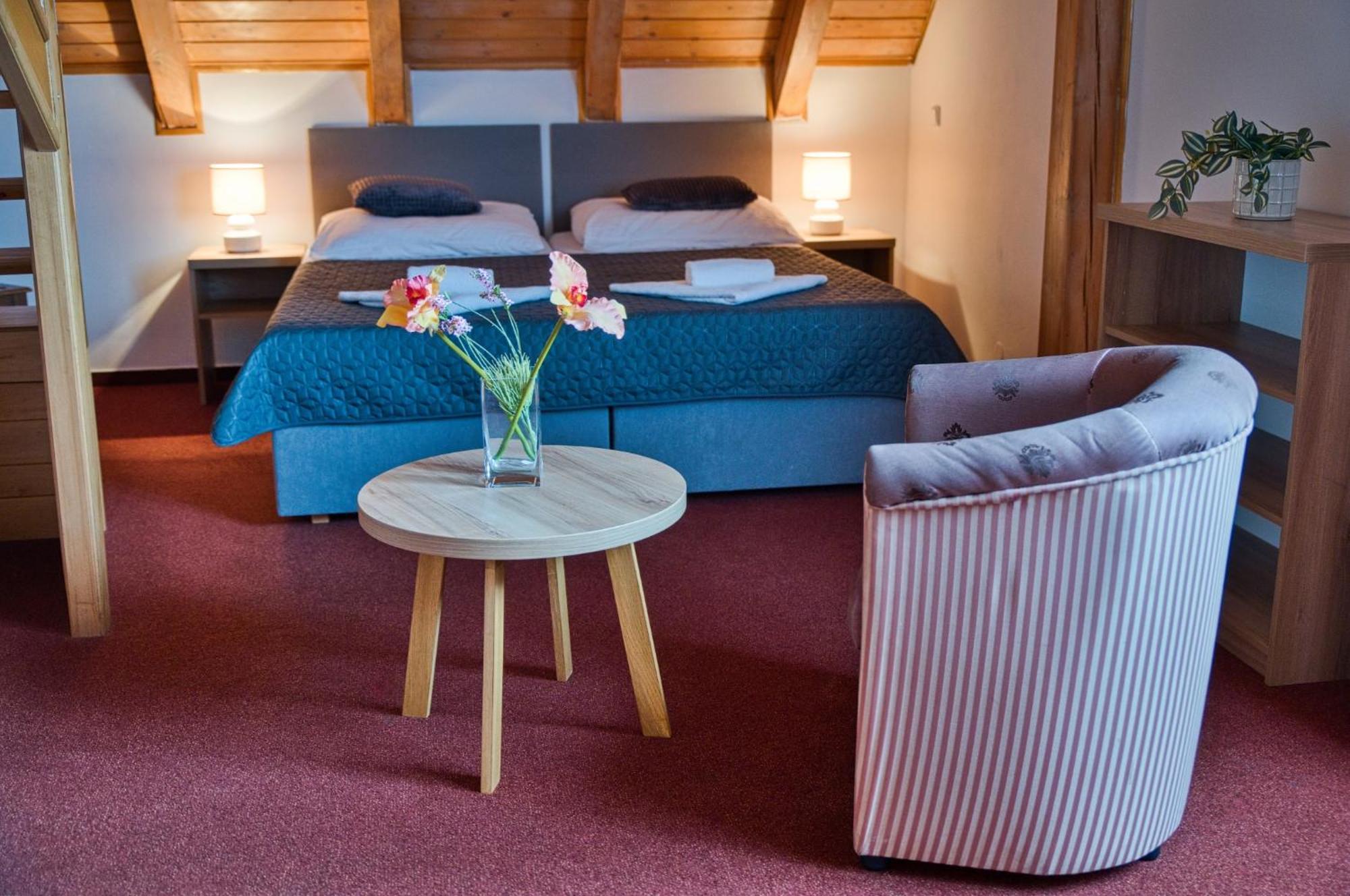 Hotel U Lipy Krusovice Εξωτερικό φωτογραφία