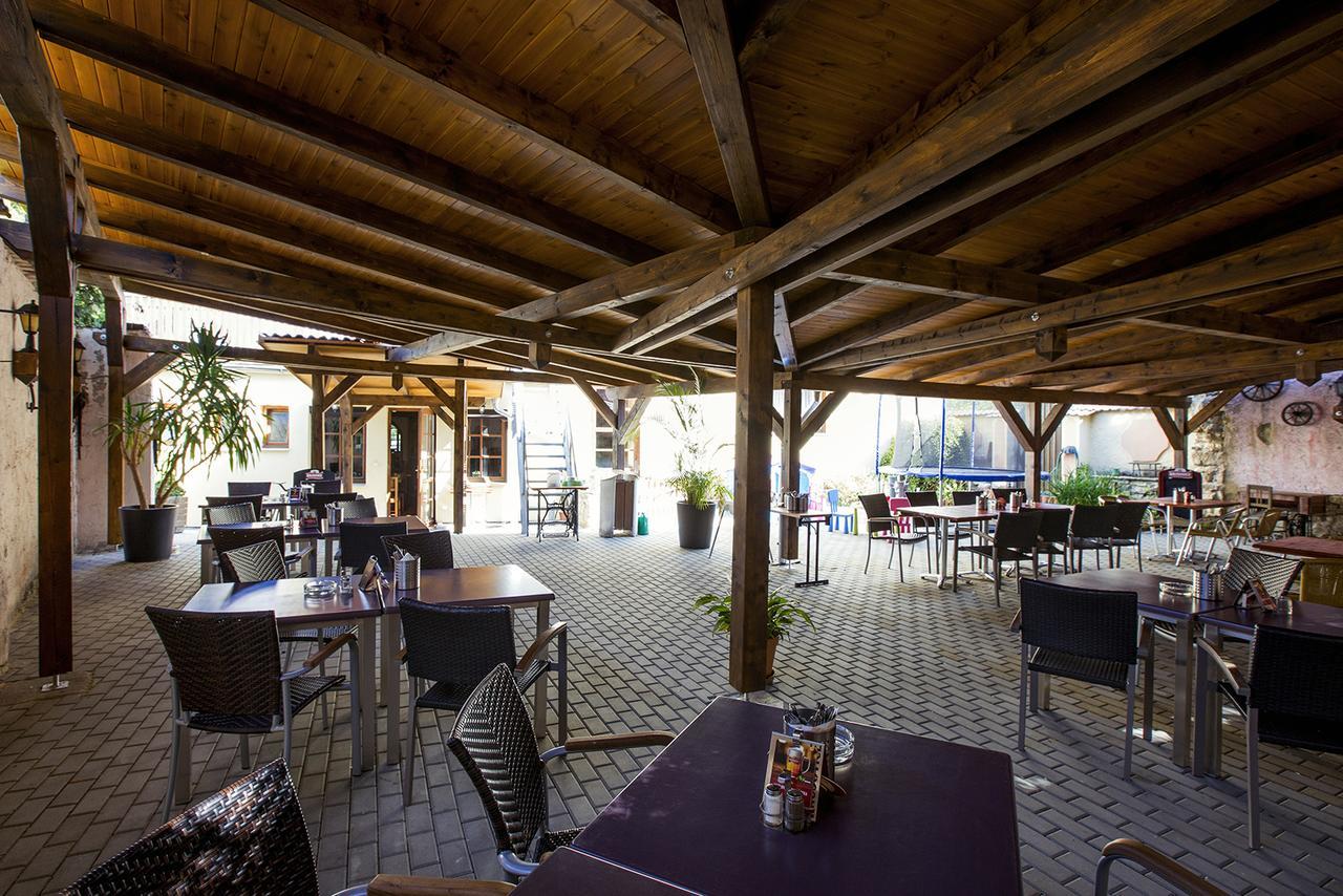 Hotel U Lipy Krusovice Εξωτερικό φωτογραφία